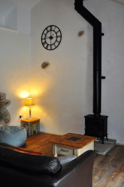 Вилла The Barn At Cae Bach Gwalchmai Экстерьер фото